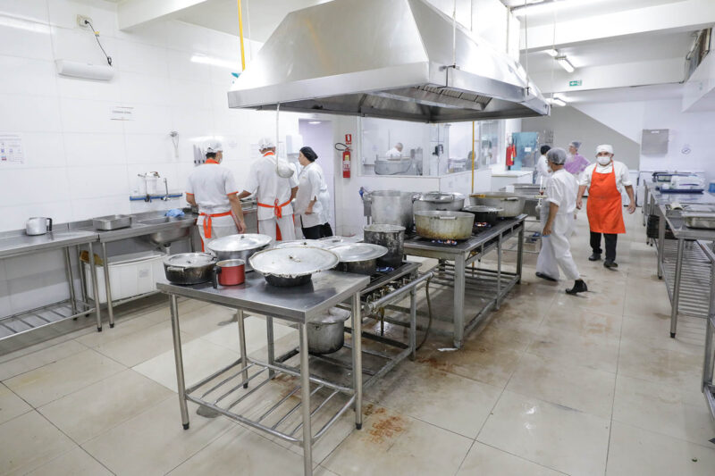 Cozinhas reformadas nos hospitais do DF garantem mais qualidade e segurança alimentar para pacientes