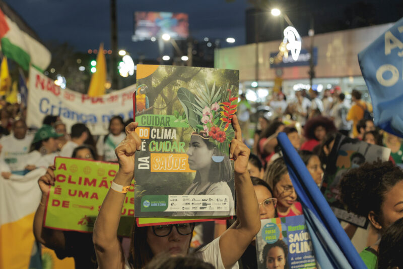 Organizações e profissionais da saúde fazem ato inédito nas ruas de Belém durante a COP30