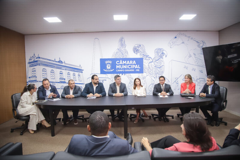 Dr. Victor Rocha reúne Comitê Gestor da Sesau na Câmara para prestar contas dos primeiros 70 dias de gestão