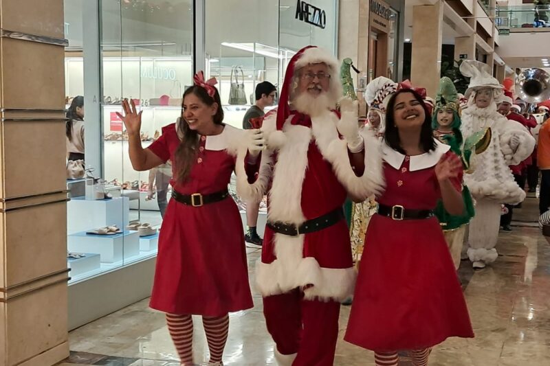 Fim de semana tem programação natalina, foto com o Bom Velhinho e novidades no cinema