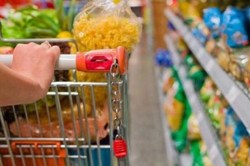 Frango e óleo de soja lideram altas de preço em setembro no Centro-Oeste, enquanto alimentos básicos começam a recuar