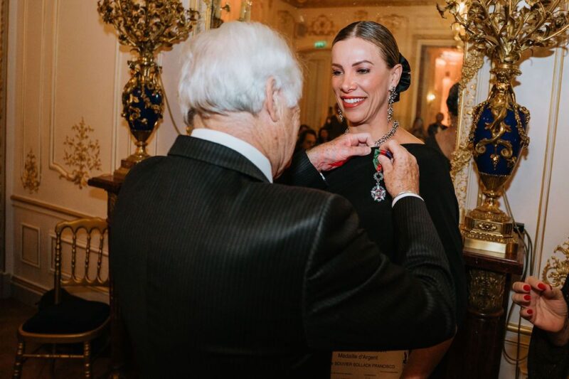 Michele Bouvier é premiada na França por sua trajetória de transformação e impacto social