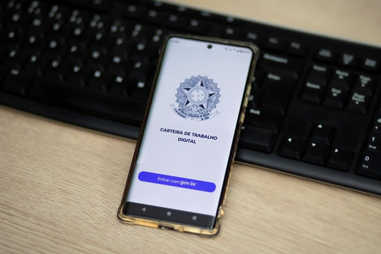 Brasil Gera 1,8 Milhão de Empregos Formais em 10 Meses e Bate Recorde com 49 Milhões de Vínculos Ativos