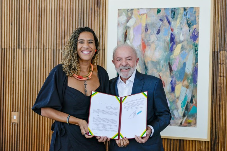 Lula assina 28 decretos e avança na maior regularização quilombola da história