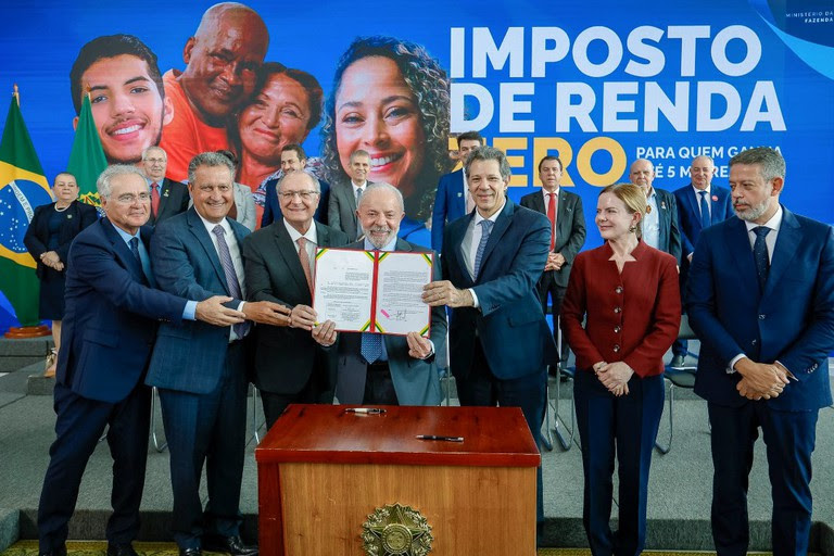 Lula sanciona isenção de IR até R$ 5 mil e promete “salto de qualidade” para 15 milhões de brasileiros