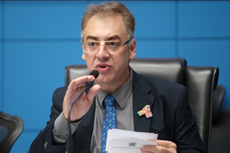 Juiz afirma que gabinete de Neno Razuk servia ao jogo do bicho e empregava milicianos