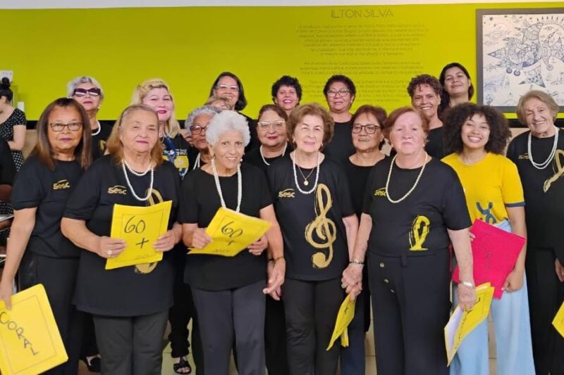 Vozes que Encantam: Coral 60+ Sesc leva emoção e espírito natalino ao Shopping Campo Grande