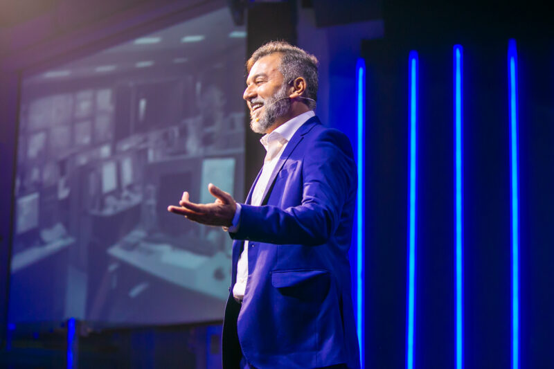 Por que a solidão cresce mesmo em ambientes cheios