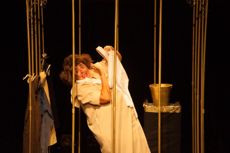 Mostra Pantalhaç@s encerra programação no Dia do Palhaço com o espetáculo “Desajustada”