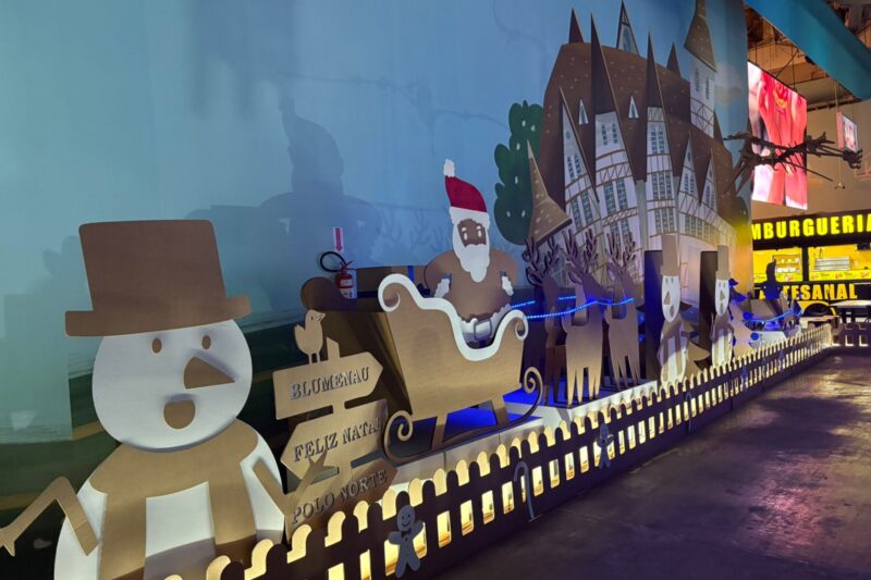 Luminous Show recebe Vila de Papelão inédita com 40 esculturas interativas em Blumenau