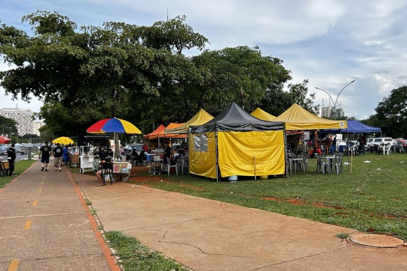 Réveillon abre 100 vagas para ambulantes; cadastro será nesta sexta-feira