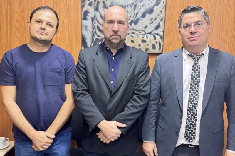 Dr. Victor Rocha reúne Conselho Municipal de Saúde e sindicato para discutir demandas da saúde em Campo Grande