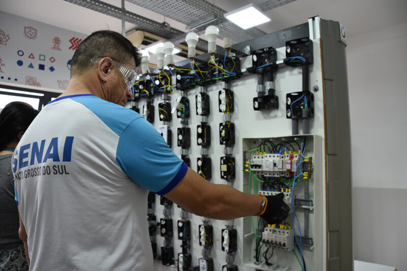 Turma de Eletrotécnica para PcD reforça compromisso inclusivo do Senai no Dia Internacional da Pessoa com Deficiência