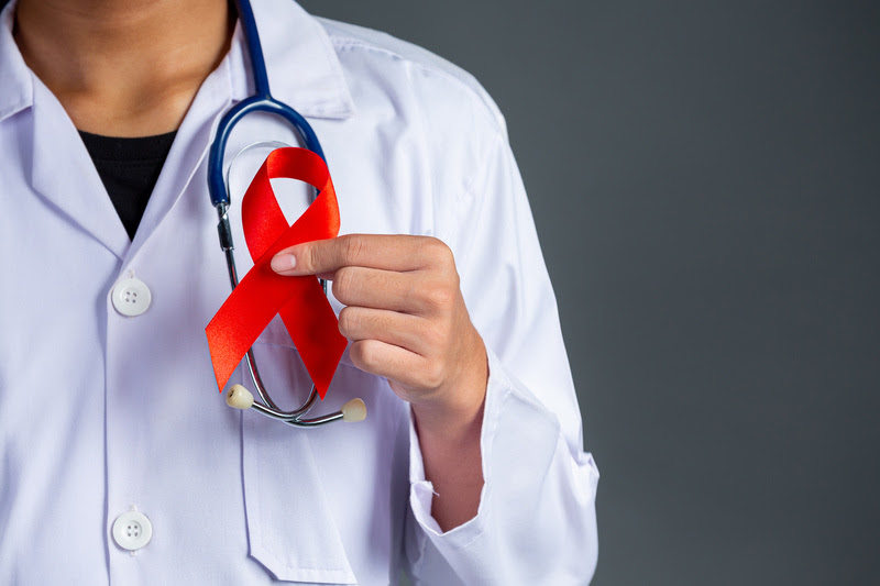 Dezembro Vermelho reforça alerta: prevenção das ISTs exige check-up completo e vai muito além do teste de HIV