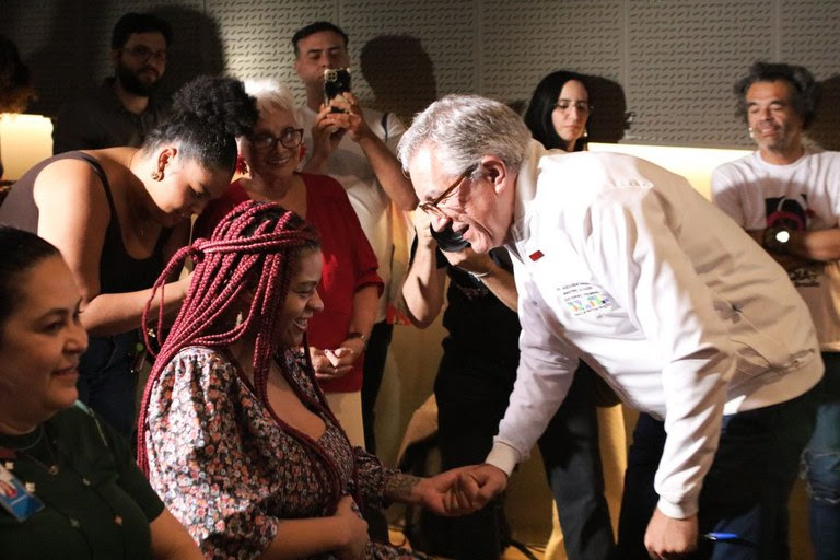 Brasil zera transmissão vertical do HIV e registra menor mortalidade por aids em 32 anos