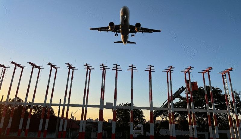 Aeroporto de Londrina ativa novo sistema ILS e reduz risco de cancelamentos em dias de neblina