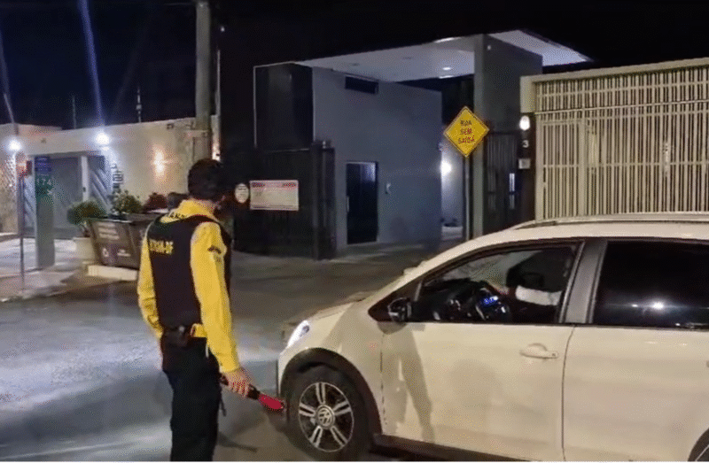 Detran-DF flagra quase 30 motoristas alcoolizados durante blitz no fim de semana