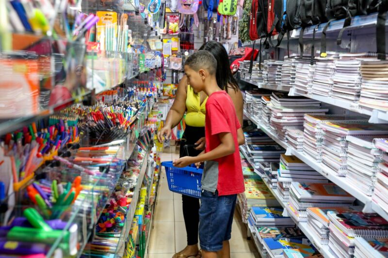 Procon-DF inicia fiscalização das listas de material escolar em escolas particulares