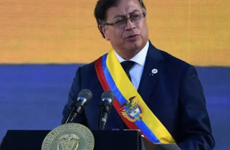 Após ameaça de Trump, Petro afirma que pode voltar a pegar em armas para defender a Colômbia