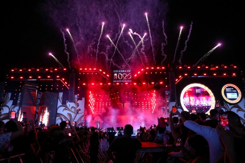Celebra DF reúne multidão na Esplanada com Ana Castela, Murilo Huff e Calcinha Preta no primeiro dia de 2026