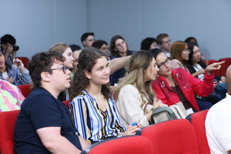 Estudantes de Harvard visitam unidades de saúde no DF e destacam o SUS como modelo global