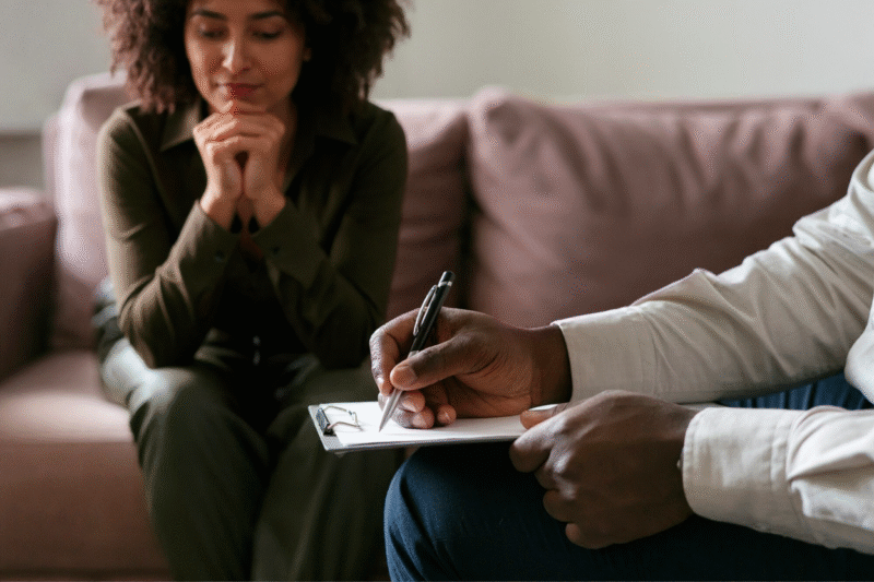 Janeiro Branco alerta: desequilíbrios hormonais podem afetar diretamente a saúde emocional