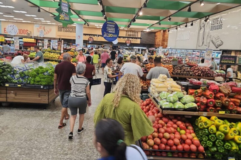 Supermercados têm grande movimento às vésperas do Réveillon em Mato Grosso do Sul