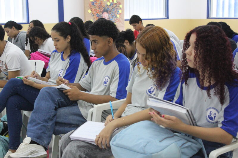 Projeto prepara jovens para o mercado de trabalho e atende adolescentes em Corumbá