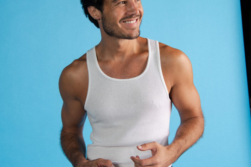 Tiago Iorc anuncia turnê nacional para celebrar 10 anos do álbum Troco Likes