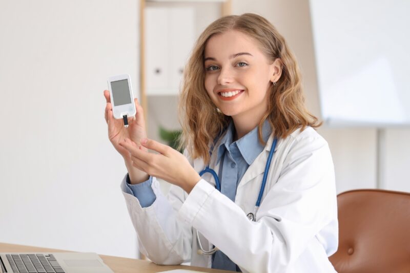 Dia da Mulher reforça prevenção e destaca consulta online como aliada da saúde feminina