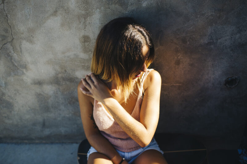 Violência sexual na infância deixa marcas silenciosas que podem emergir décadas depois