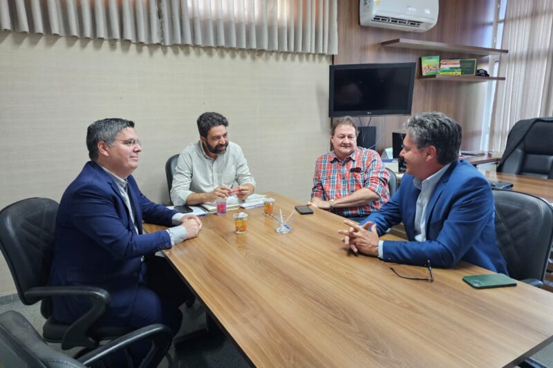 Dr. Victor Rocha leva demandas da população à Prefeitura e cobra avanços em infraestrutura e serviços