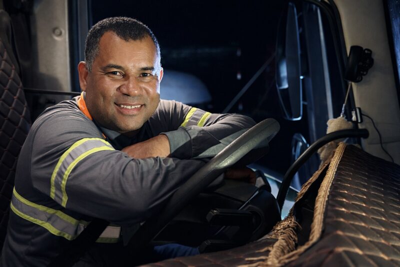 Arauco abre 200 vagas para formação gratuita de motoristas em MS com foco na indústria de celulose