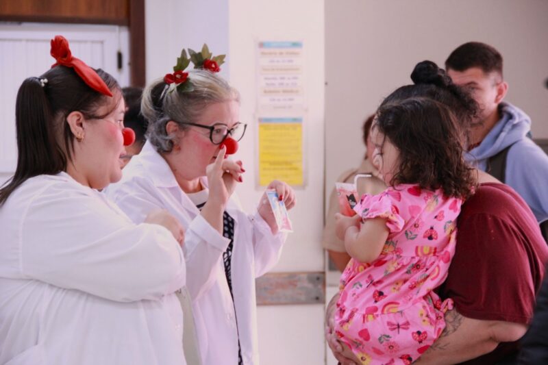 Palhaçaria hospitalar chega a 100% das UPAs de Curitiba em ação inédita de humanização da saúde