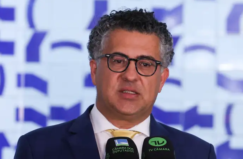 Pressão por transição de 10 anos adia parecer sobre fim da escala 6×1 na Câmara