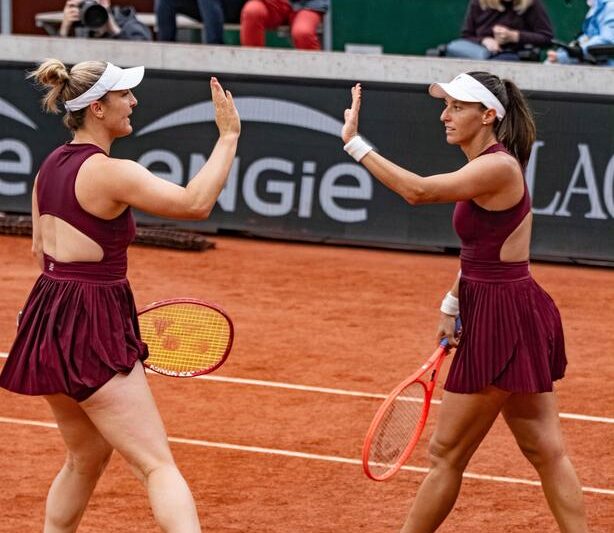 Luisa Stefani faz história em Roland Garros e avança pela primeira vez à semifinal nas duplas femininas