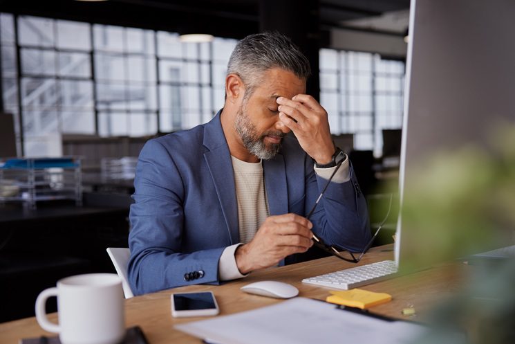Mais da metade dos trabalhadores com ansiedade não faz tratamento, revela estudo com mil profissionais