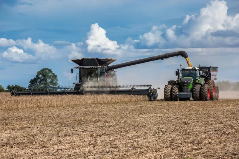 Agricultura familiar ganha destaque na Hortitec com novos tratores e expectativa por anúncio do Plano Safra
