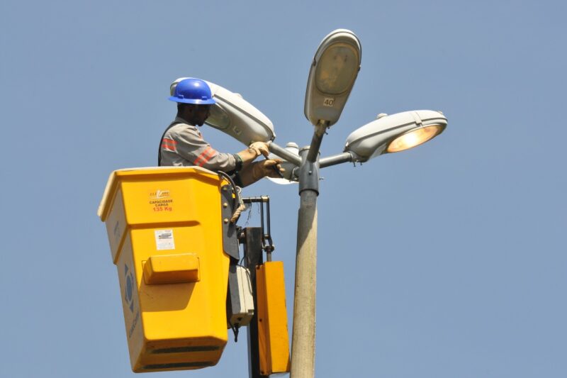 Moradores do DF terão atendimento presencial para serviços de energia elétrica; veja o cronograma