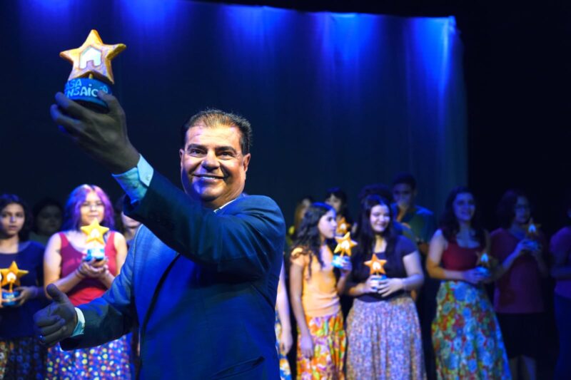 Casa de Ensaio celebra 30 anos e homenageia Nelsinho Trad por apoio à cultura em Campo Grande
