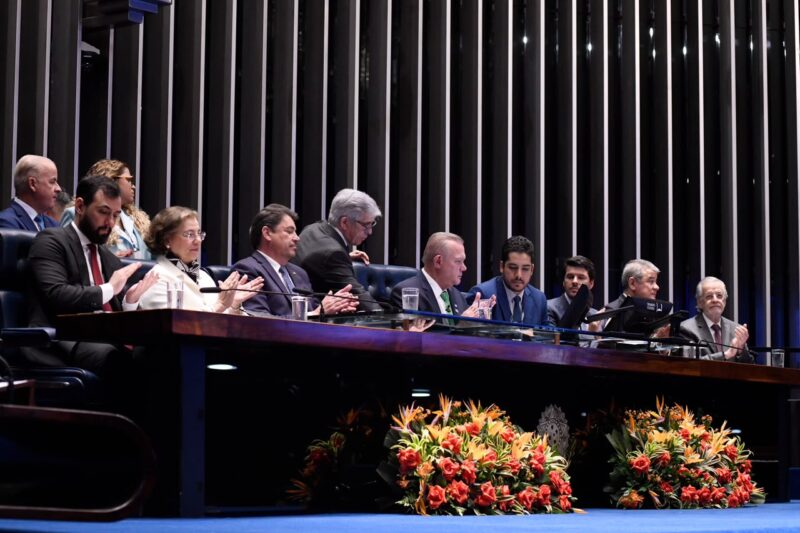 Senado homenageia os 60 anos da RMC e Nelsinho Trad destaca legado de Ueze Zahran para o Centro-Oeste