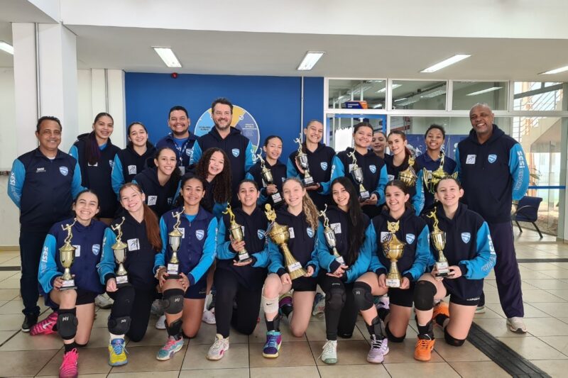 Atletas do Sesi são homenageadas após sequência de conquistas no vôlei em 2026