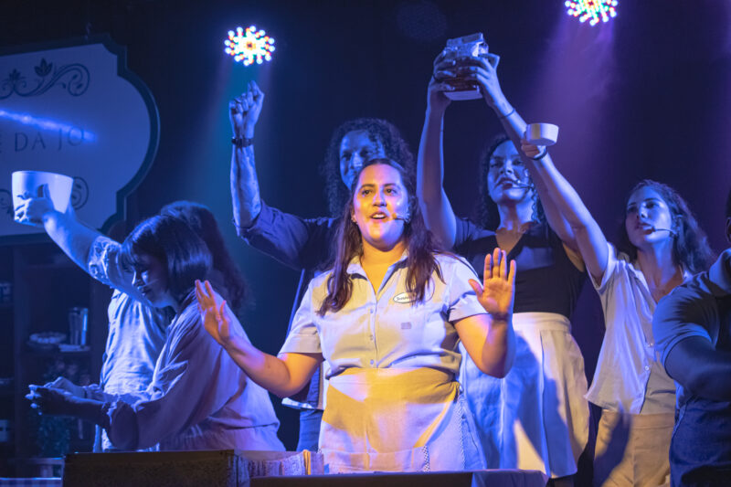 Musical “Amor em Pedaços” leva histórias de afeto e recomeço ao Espaço Cultural Renato Russo