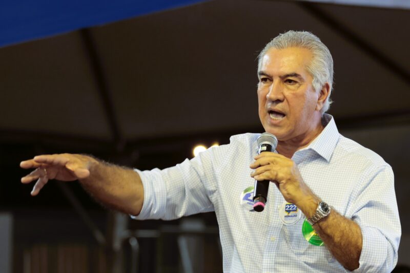 Reinaldo atribui fechamento de empresas à crise econômica e critica política do Governo