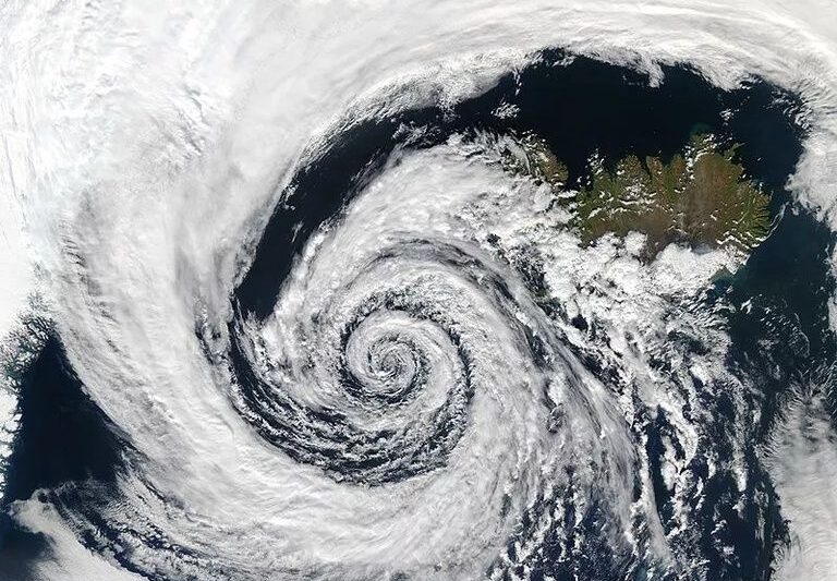 “Ciclone bomba” coloca Sul, Sudeste e Centro-Oeste em alerta; Defesa Civil orienta população sobre riscos
