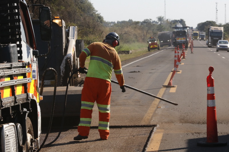 Obras na BR-163/MS provocam desvios e operação pare e siga nesta quarta-feira; confira os trechos