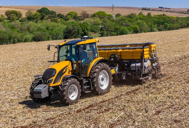 Valtra aposta em tecnologia para reduzir custos e aumentar eficiência no campo durante a Expointer 2026