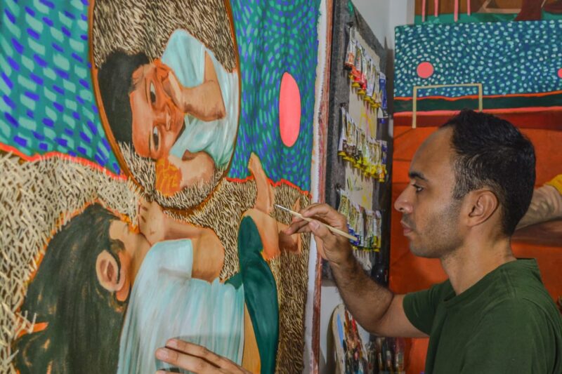 Exposição em Campo Grande reúne pinturas e memórias da infância em instalação sonora