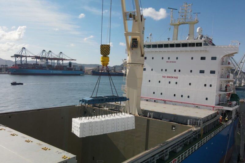 Suzano bate recorde no Porto de Santos com embarque de 39,1 mil toneladas de celulose